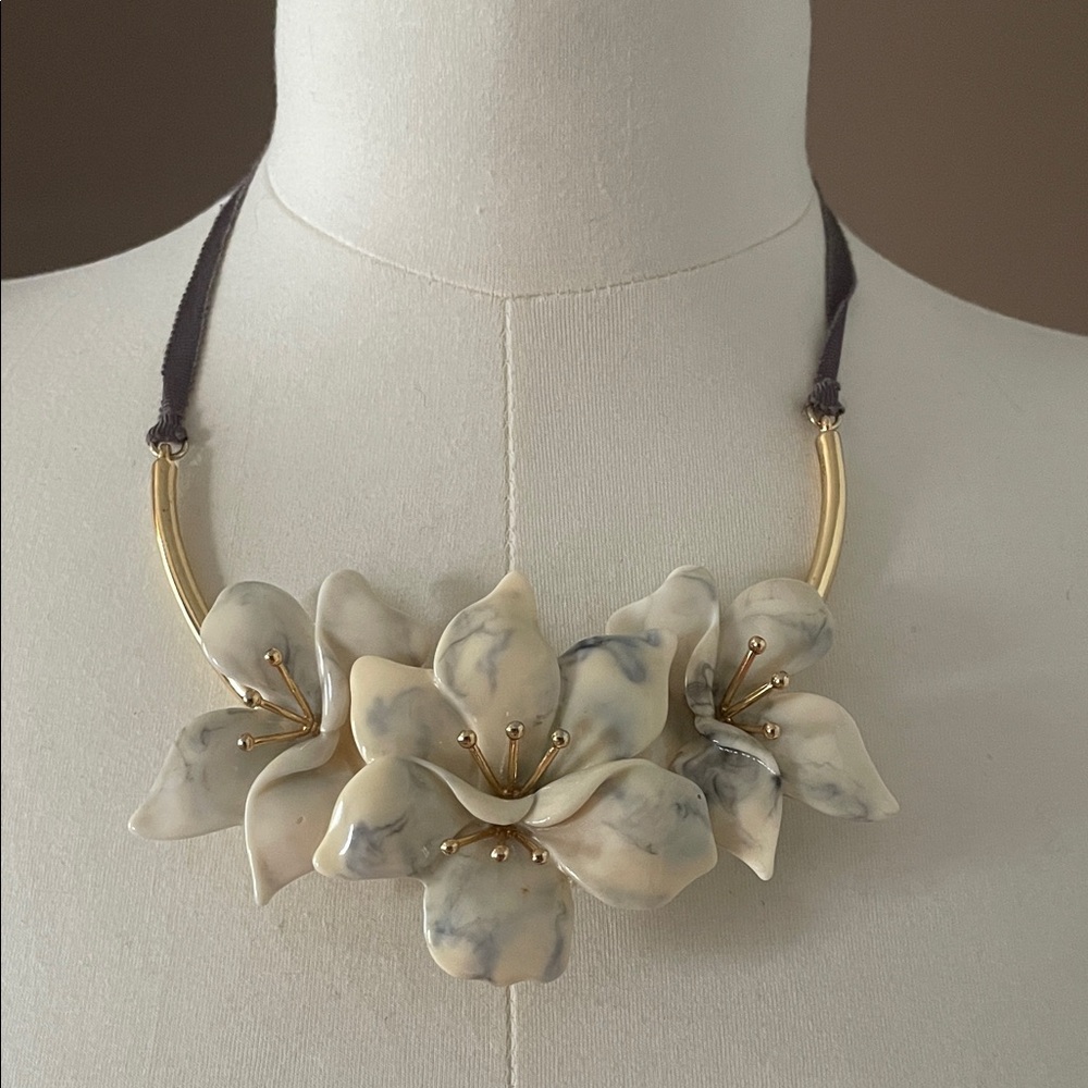 Elegant Floral Necklace with Gold Accents